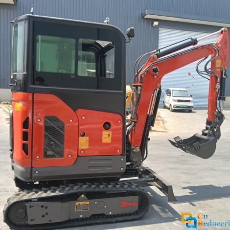 Miniexcavator Huayee HY25 2.5T Kubota 1105 Diesel, Excavator Compact Profesional, Cabina Inchisa, Brat Oscilant, Senile Cauciuc, Cupla rapida