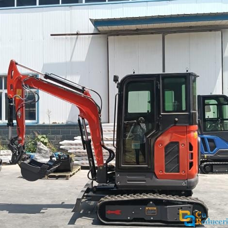 Miniexcavator Huayee HY25 2.5T Kubota 1105 Diesel, Excavator Compact Profesional, Cabina Inchisa, Brat Oscilant, Senile Cauciuc, Cupla rapida